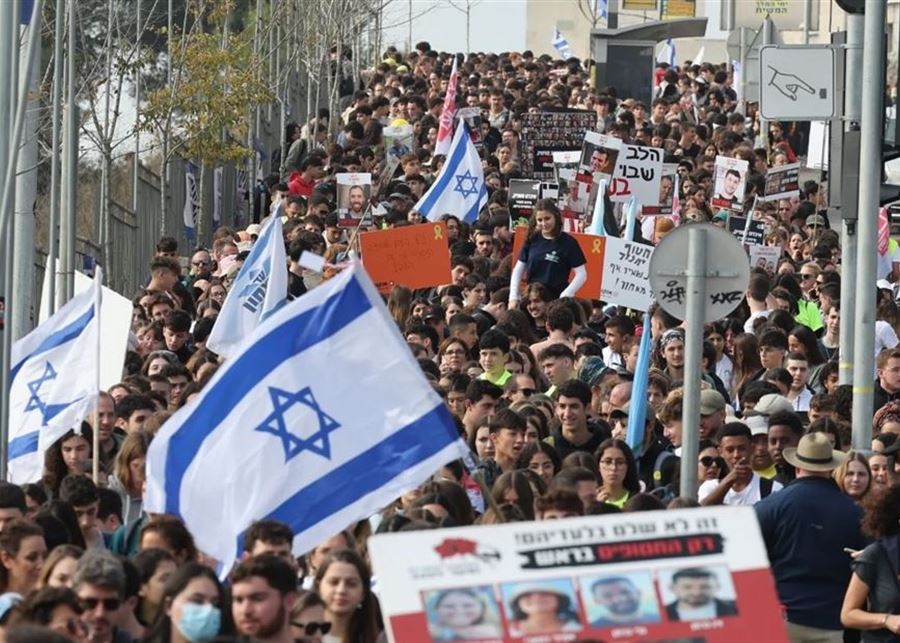 عائلات الأسرى الإسرائيليّين تتظاهر أمام مقرّ نتنياهو في القدس وفي تل أبيب